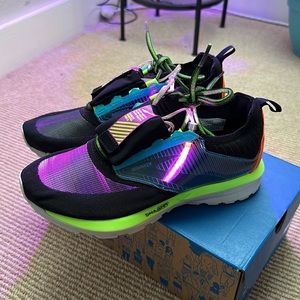 NWOT Rare Glow in the Dark Light Up Brooks Ricochet Running Shoes (W size 6.5)